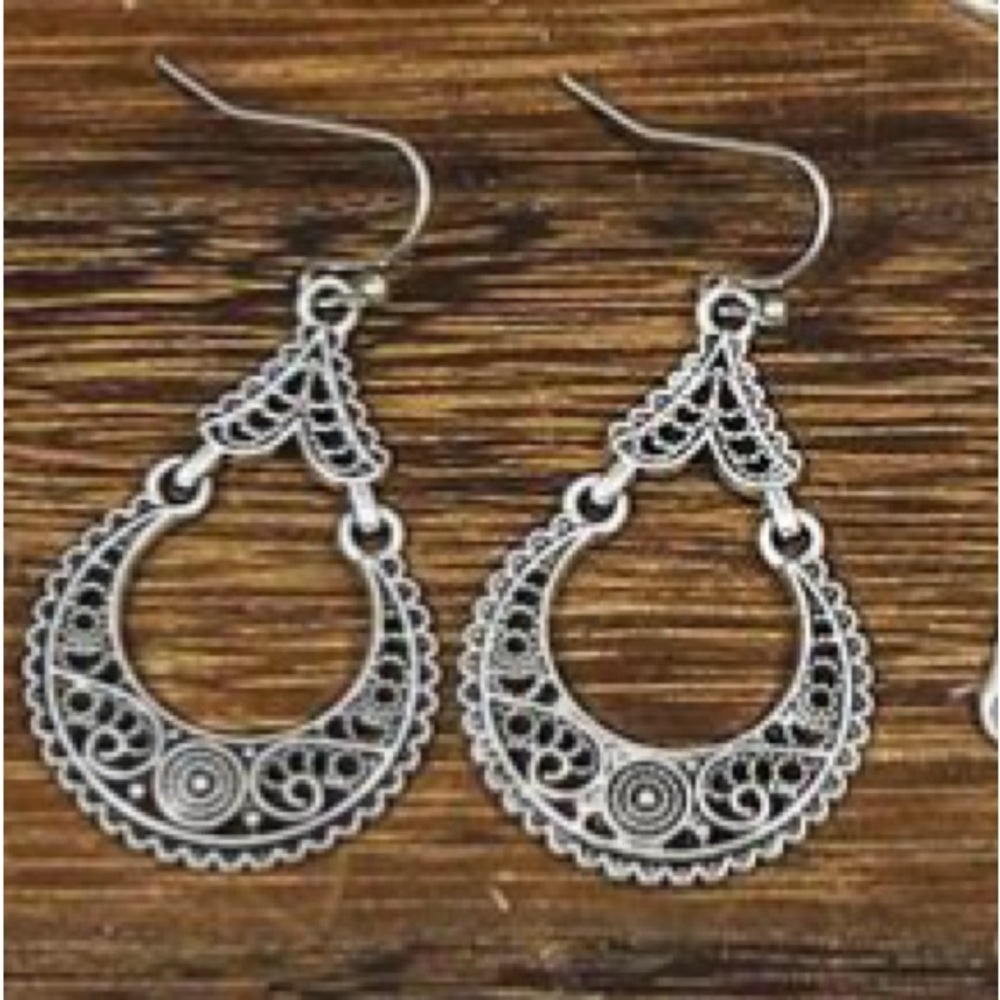 💟 2/$15 💟 🆕 Boho Ethnic Silver Earrings!!!  Brand NEW!!!